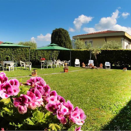 Villa Chiara Affitta Camere Carrara Exterior photo